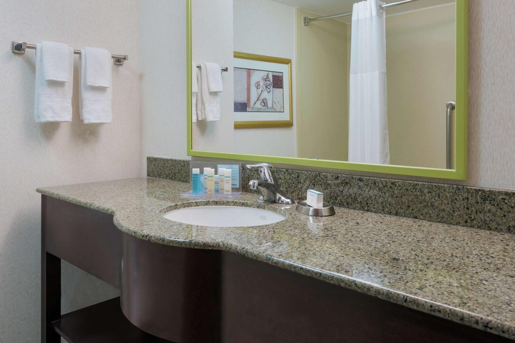 Hampton Inn South Plainfield-Piscataway Екстериор снимка